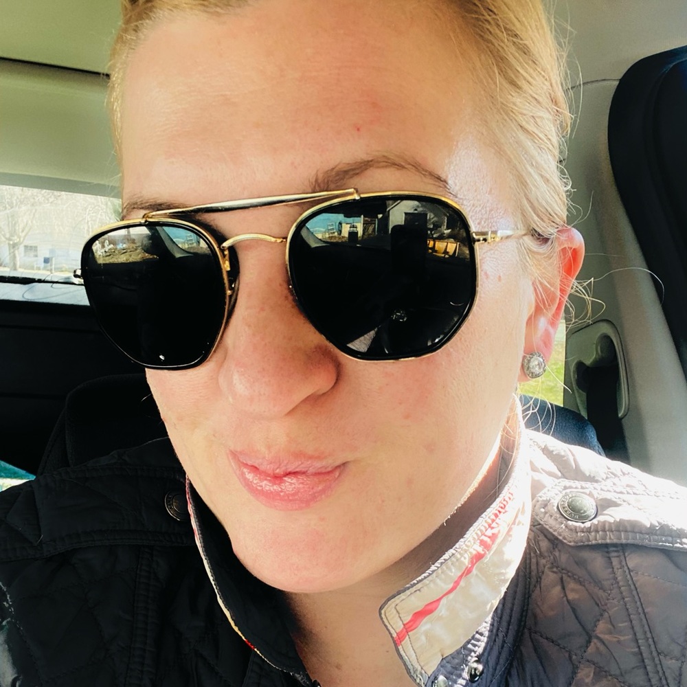 Meet your Posher, Melissa